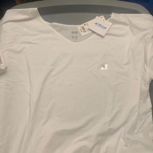 White T-shirt dries fast